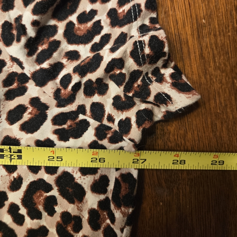 Torrid SuperSoft Leopard Tee 5X EUC - Picture 4 of 7